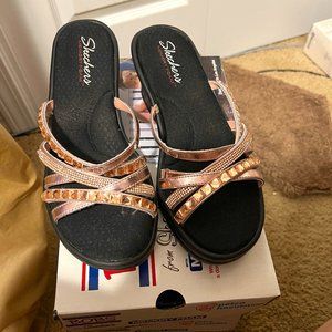 Pink Skechers pink sandel